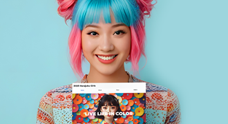 鮮やかな髪色の女性の写真